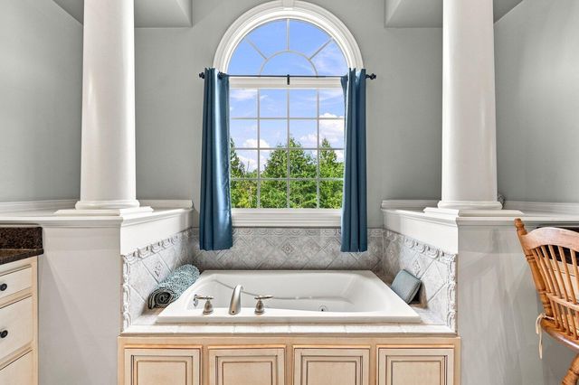 4 Saint Ives Way, Signal Mountain, TN 37377