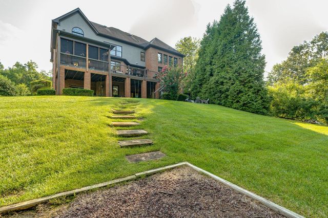 4 Saint Ives Way, Signal Mountain, TN 37377