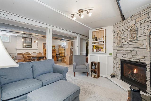 3029 Fairview Avenue N, Roseville, MN 55113