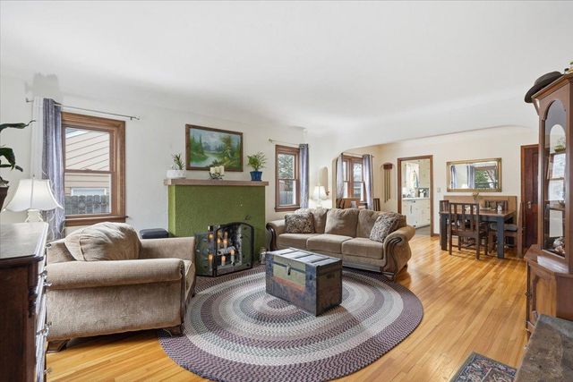 3029 Fairview Avenue N, Roseville, MN 55113