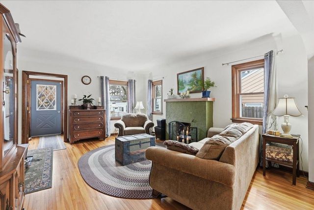 3029 Fairview Avenue N, Roseville, MN 55113