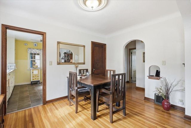 3029 Fairview Avenue N, Roseville, MN 55113