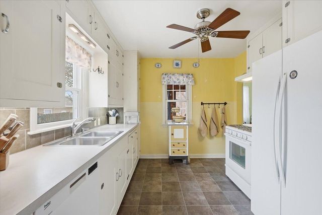 3029 Fairview Avenue N, Roseville, MN 55113