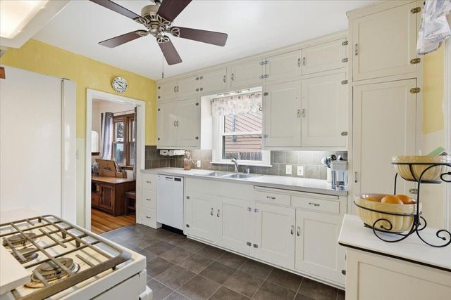 3029 Fairview Avenue N, Roseville, MN 55113