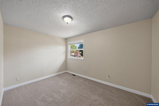2396 20th Av SE, Albany, OR 97322