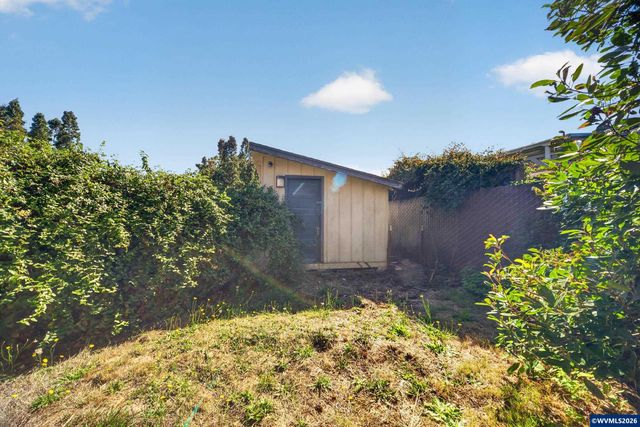 2396 20th Av SE, Albany, OR 97322