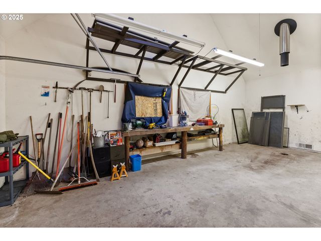 55482 DELTA Rd, Blue River, OR 97413
