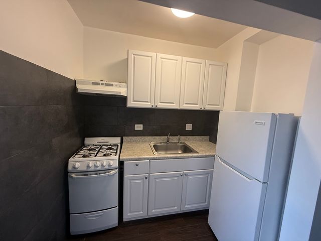 3420 W Irving Park Avenue 28, Chicago, IL 60618