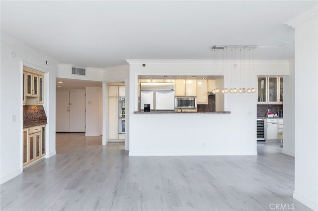 343 E Pioneer Drive 802, Glendale, CA 91203