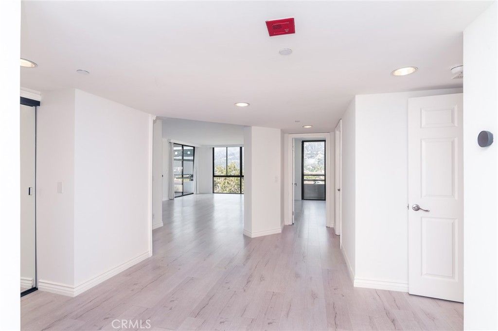 343 E Pioneer Drive 802, Glendale, CA 91203 — photo 3