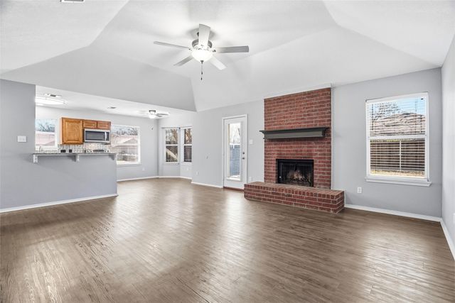 1154 Miles Avenue, Burleson, TX 76028