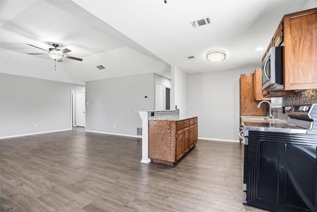 1154 Miles Avenue, Burleson, TX 76028