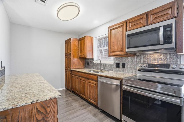 1154 Miles Avenue, Burleson, TX 76028