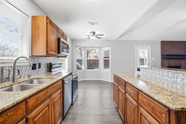 1154 Miles Avenue, Burleson, TX 76028