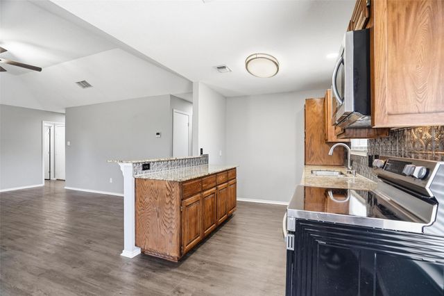 1154 Miles Avenue, Burleson, TX 76028