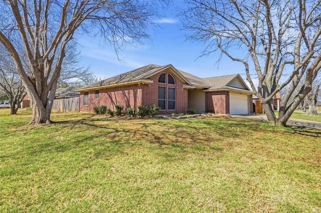 1154 Miles Avenue, Burleson, TX 76028