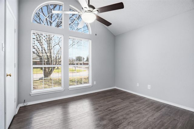 1154 Miles Avenue, Burleson, TX 76028