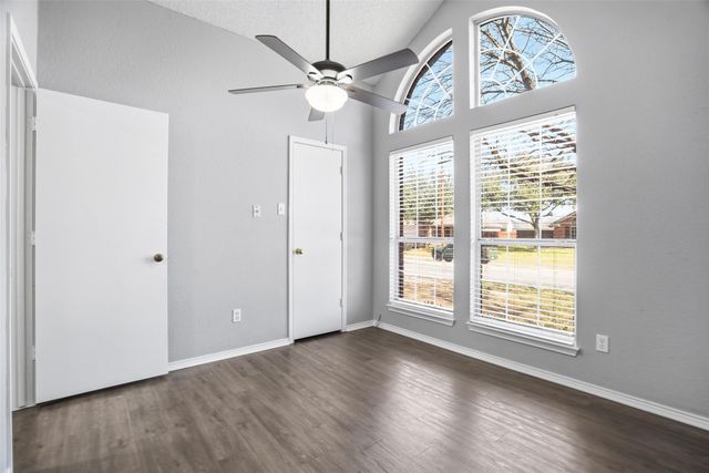 1154 Miles Avenue, Burleson, TX 76028