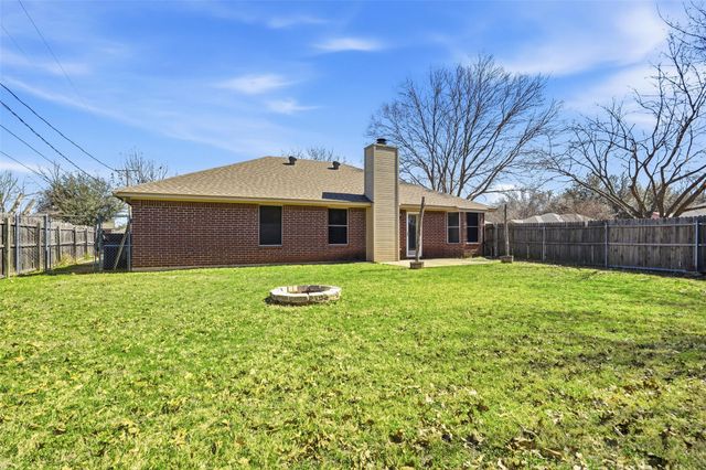 1154 Miles Avenue, Burleson, TX 76028