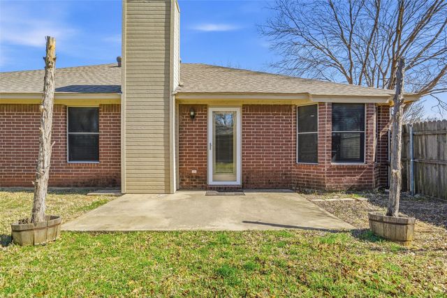 1154 Miles Avenue, Burleson, TX 76028