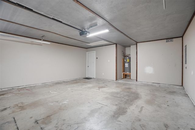 1154 Miles Avenue, Burleson, TX 76028