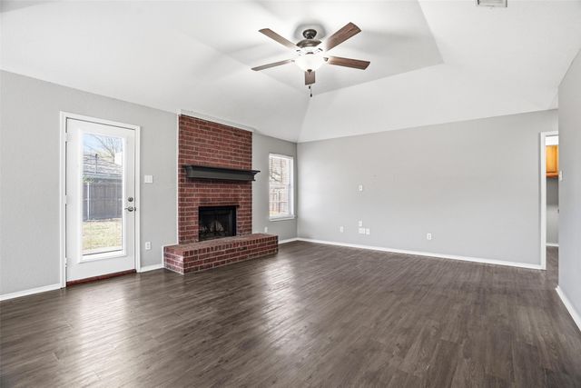 1154 Miles Avenue, Burleson, TX 76028