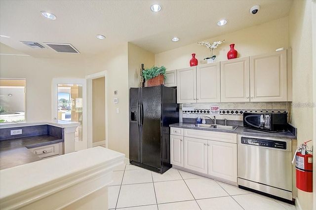 4333 BAYSIDE VILLAGE DRIVE 128, Tampa, FL 33615