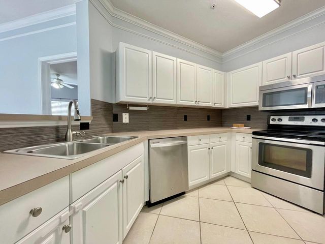 4333 BAYSIDE VILLAGE DRIVE 128, Tampa, FL 33615