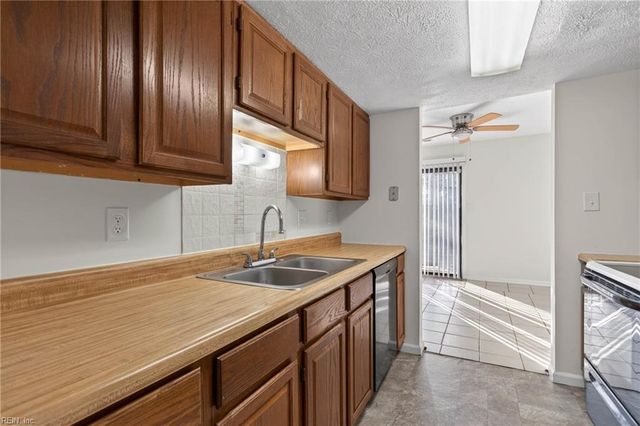 83 Lucinda CT, Hampton, VA 23666