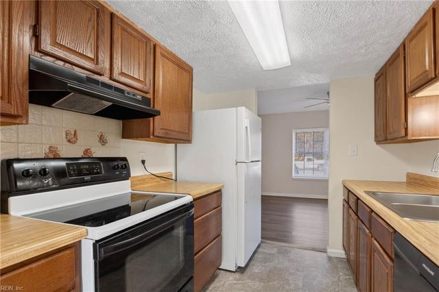 83 Lucinda CT, Hampton, VA 23666