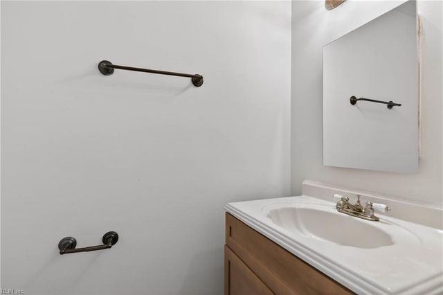 83 Lucinda CT, Hampton, VA 23666