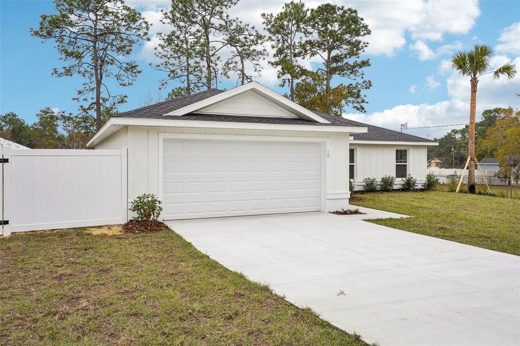 Image 7 of property listing at 214 E CALDWELL DRIVE, Citrus Springs, FL 34434