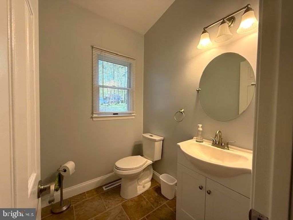 Image 10 of property listing at 259 SACHEM DR, Lusby, MD 20657