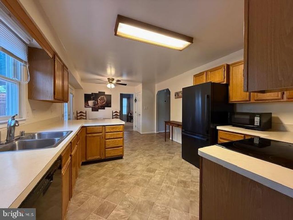 Image 13 of property listing at 259 SACHEM DR, Lusby, MD 20657