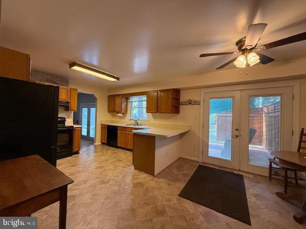 Image 14 of property listing at 259 SACHEM DR, Lusby, MD 20657