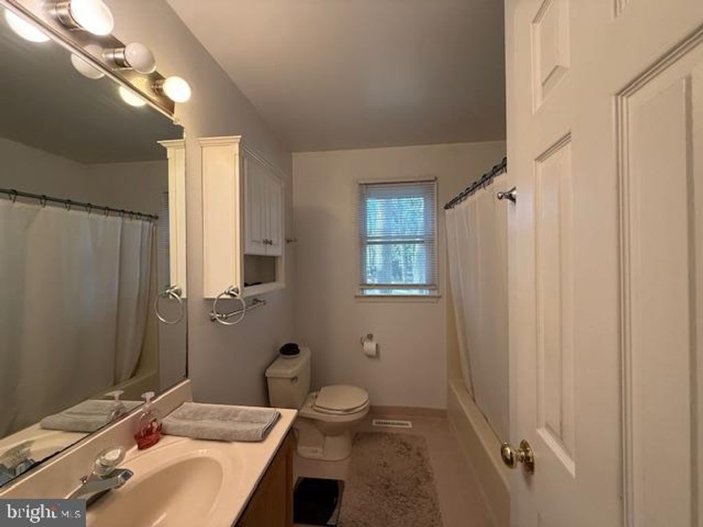 Image 18 of property listing at 259 SACHEM DR, Lusby, MD 20657