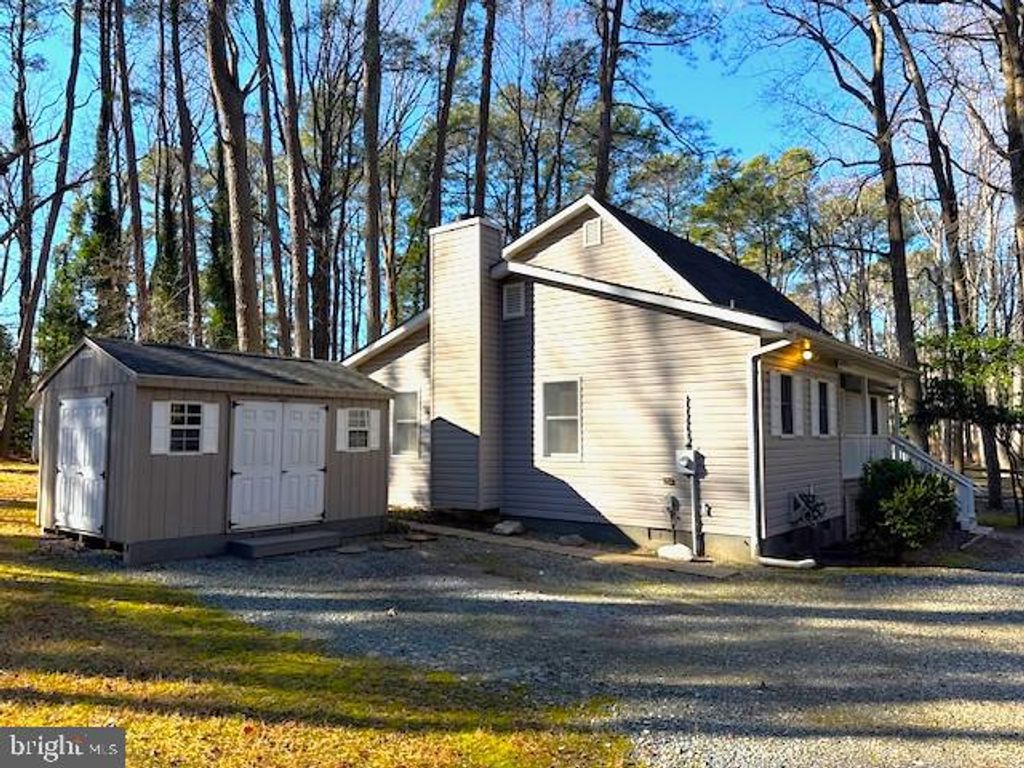 Image 3 of property listing at 259 SACHEM DR, Lusby, MD 20657