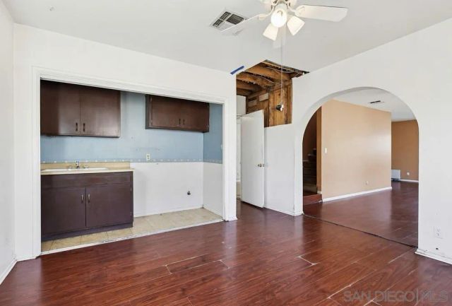 10036 Arleta Ave, Los Angeles, CA 91331