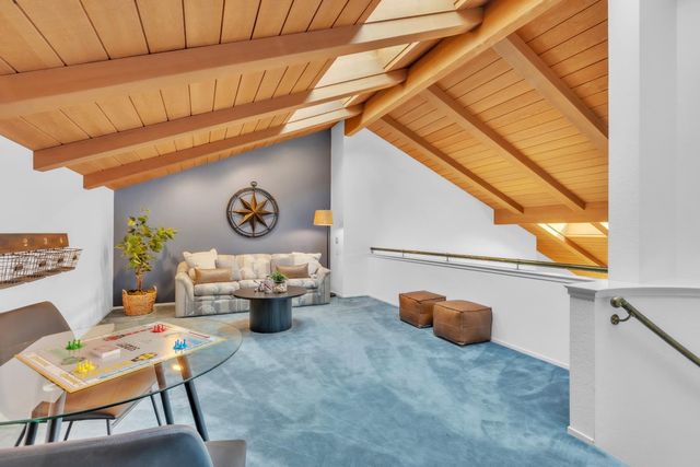 21 River Bluff Ln, Carmichael, CA 95608