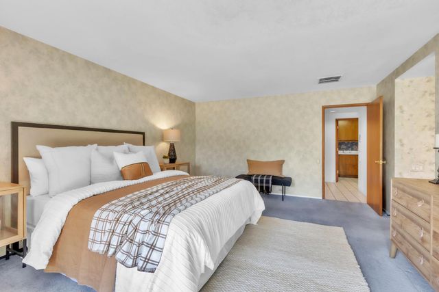 21 River Bluff Ln, Carmichael, CA 95608