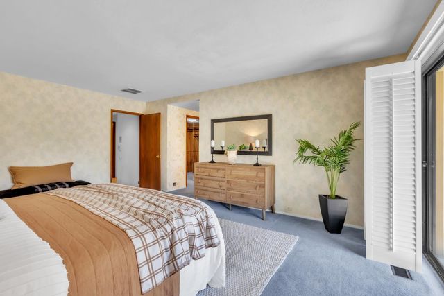 21 River Bluff Ln, Carmichael, CA 95608