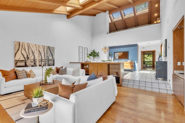 21 River Bluff Ln, Carmichael, CA 95608