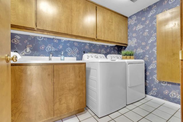 21 River Bluff Ln, Carmichael, CA 95608