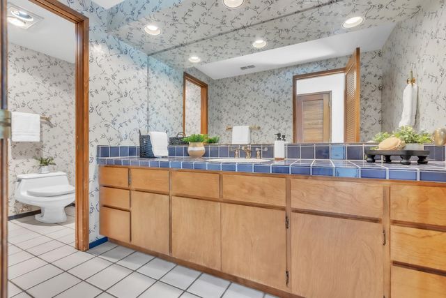 21 River Bluff Ln, Carmichael, CA 95608