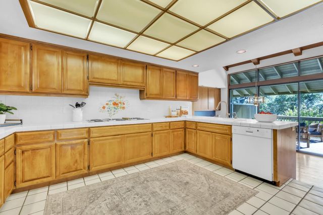 21 River Bluff Ln, Carmichael, CA 95608