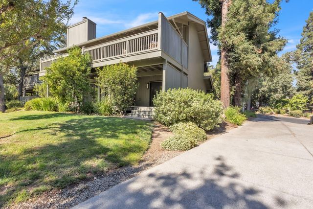21 River Bluff Ln, Carmichael, CA 95608