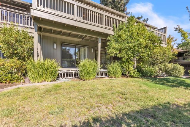 21 River Bluff Ln, Carmichael, CA 95608