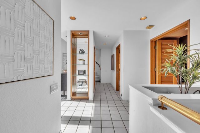 21 River Bluff Ln, Carmichael, CA 95608