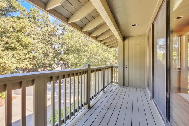 21 River Bluff Ln, Carmichael, CA 95608