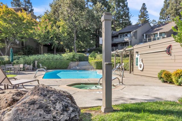 21 River Bluff Ln, Carmichael, CA 95608